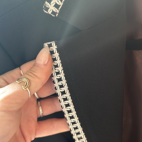 Louis Vuitton - Picture 6 of 7